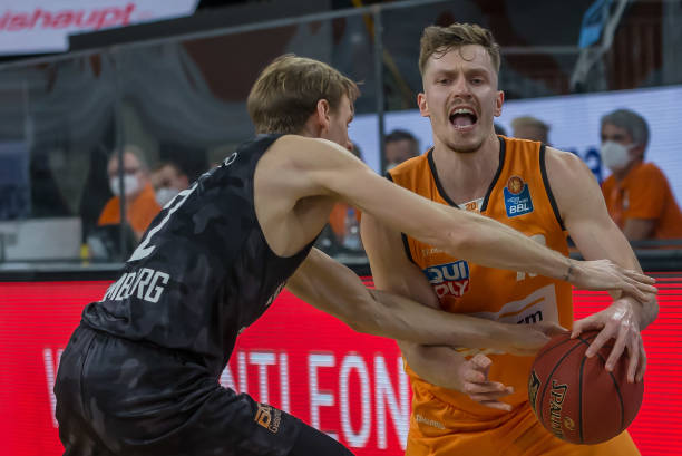 不仅表明他 不仅表明他