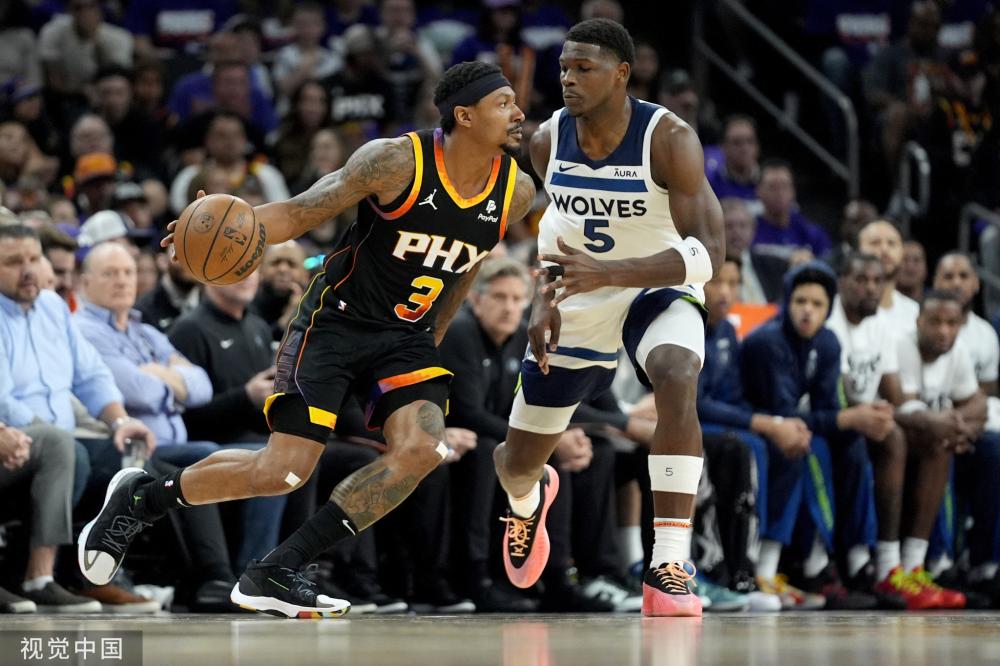 和队友对他 和队友对他