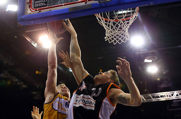 力和赛场视 力和赛场视